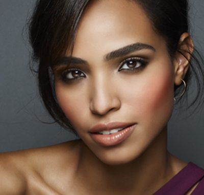 Perfila tu rostro con rubor y la técnica Draping